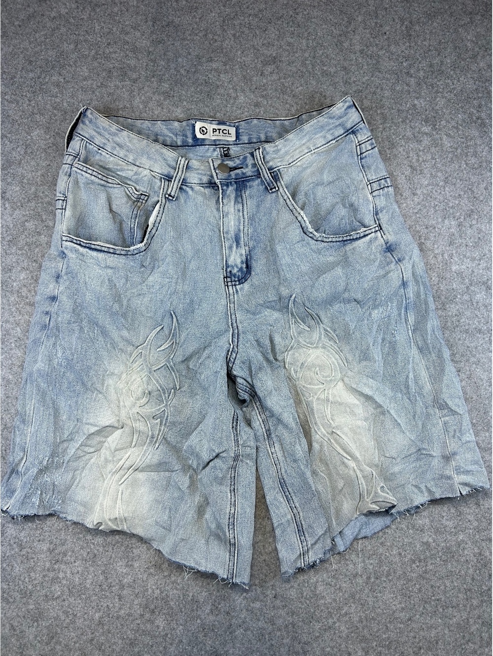 Y2K PTCL Denim Shorts Women Size 11 32 W Light Wash Embroider Queen Patch Baggy